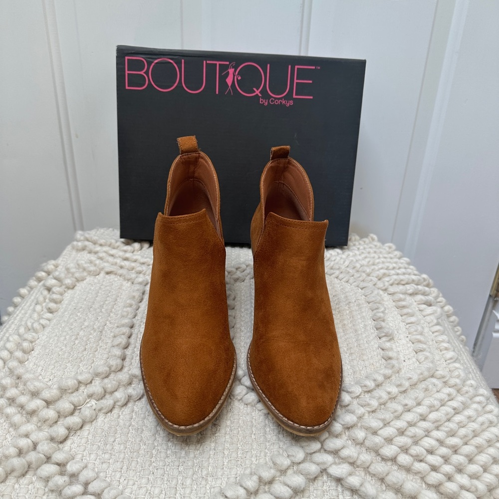 Stassi Suede Pull on Bootie- Brown size 8